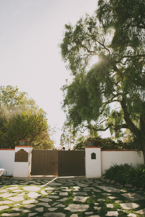 laid-back-colorful-malibu-beach-wedding