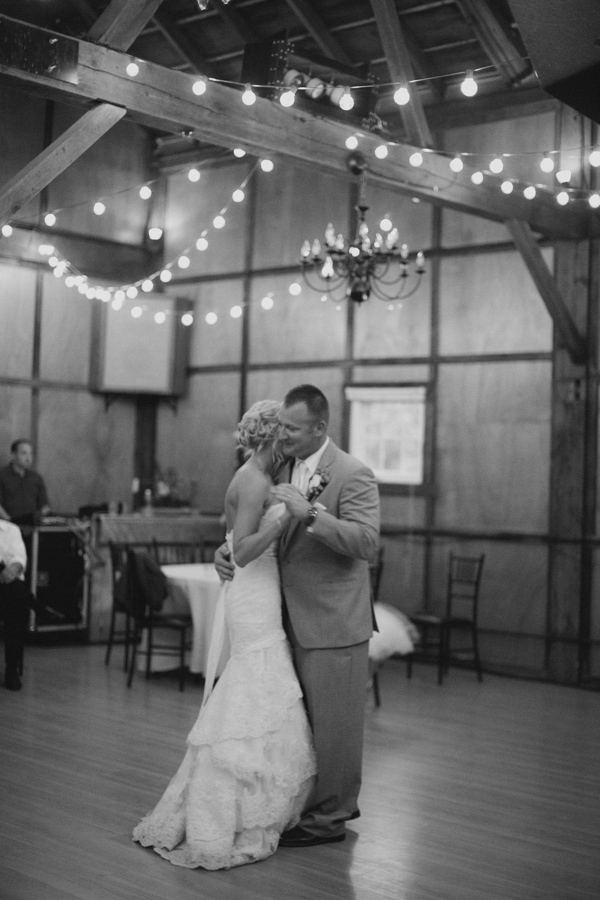 vintage-barn-wedding-at-hope-glen-farm