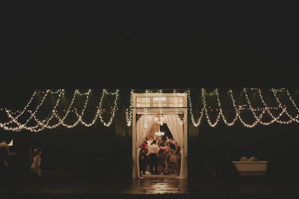 barn-style-tea-party-wedding