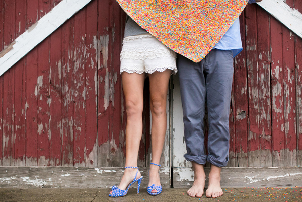 colorful-rainy-day-anniversary-session