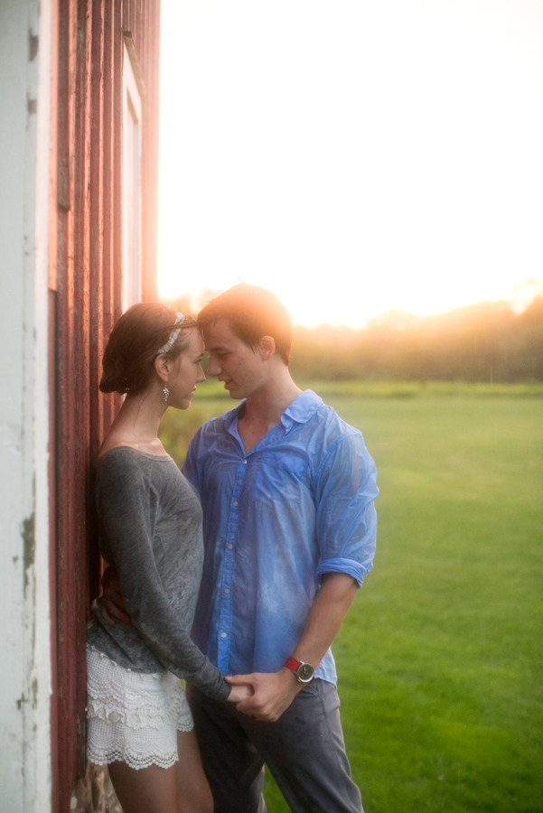 colorful-rainy-day-anniversary-session