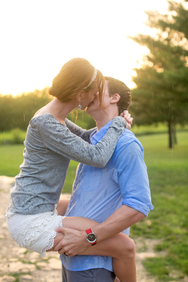 colorful-rainy-day-anniversary-session