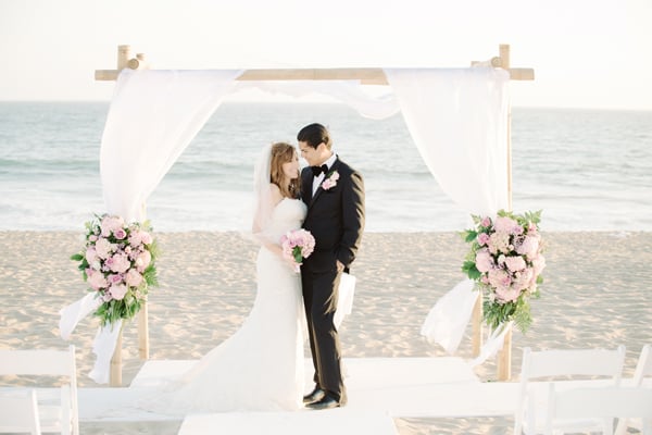 malibu-beach-wedding-in-pink-and-white