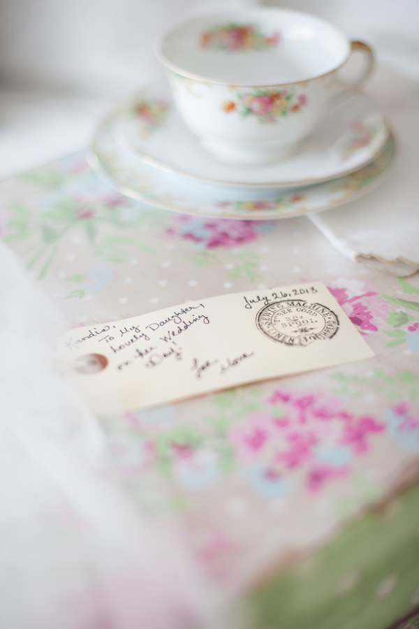 vintage-bookworm-wedding