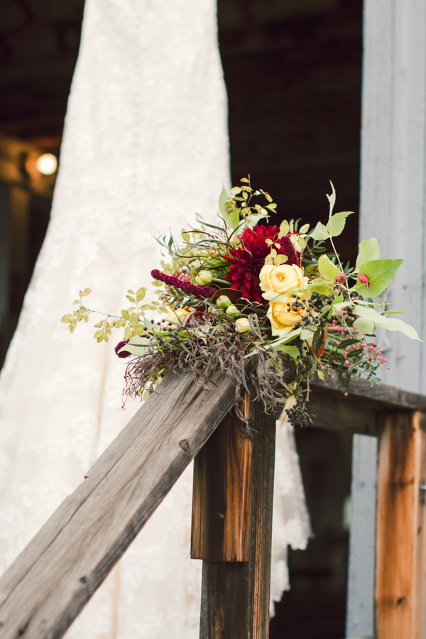 burgundy-and-bronze-fall-wedding-ideas