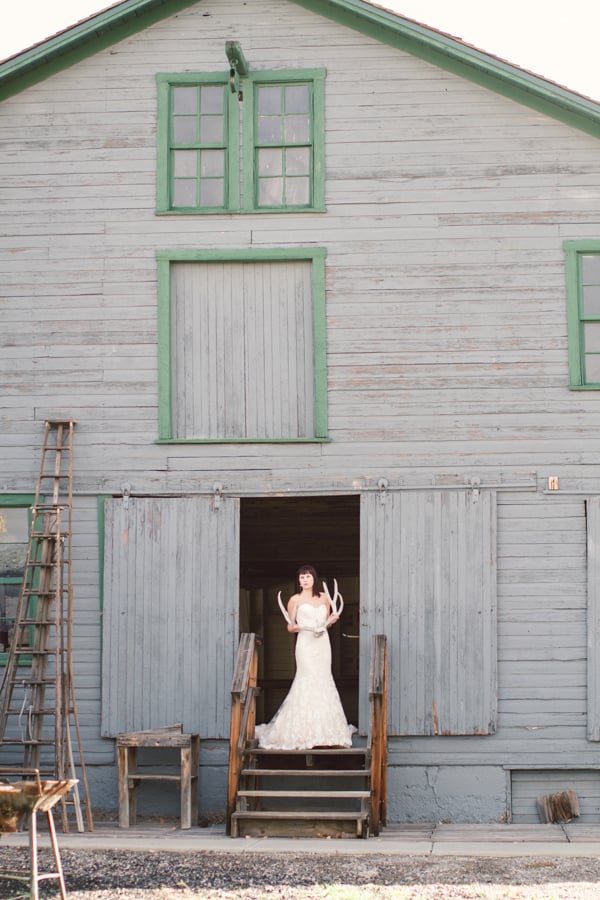 burgundy-and-bronze-fall-wedding-ideas