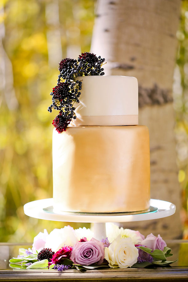 elegant-gold-and-purple-wedding-ideas