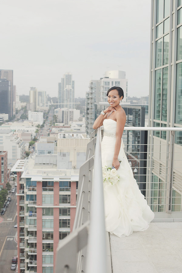 navy-and-white-seaside-wedding