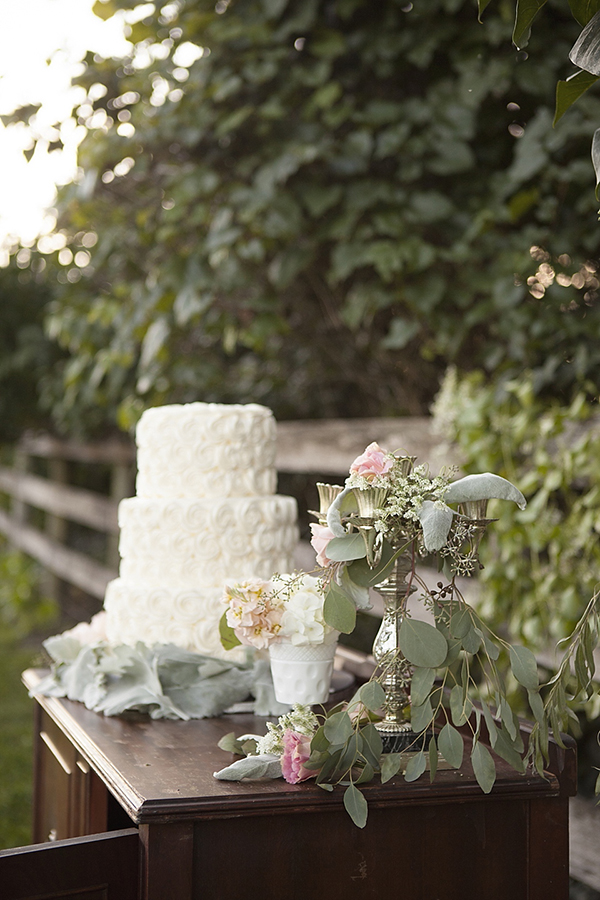 pastel-sheep-wedding-inspiration