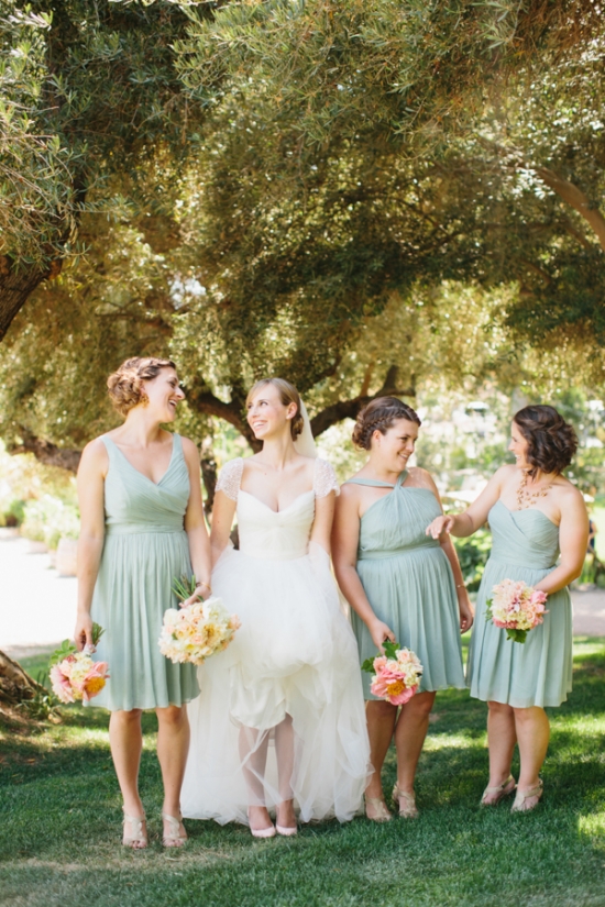 soft-summer-vineyard-wedding