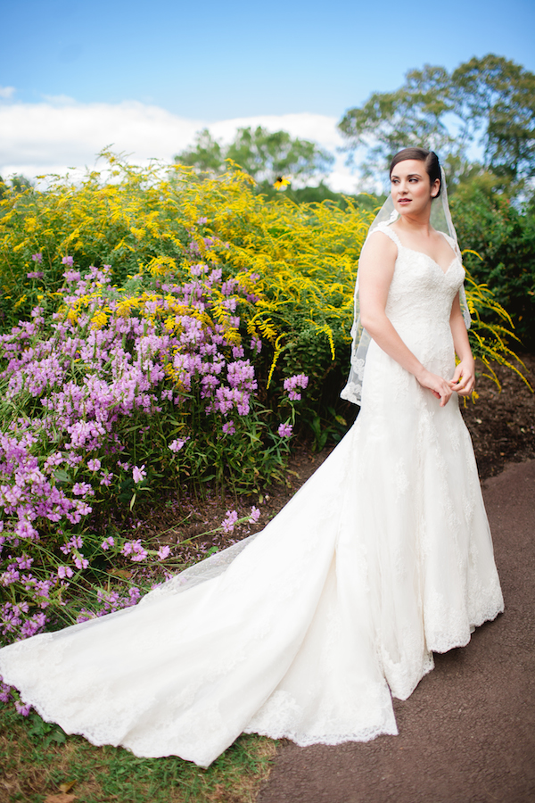 dainty-wedding-with-pops-of-pink