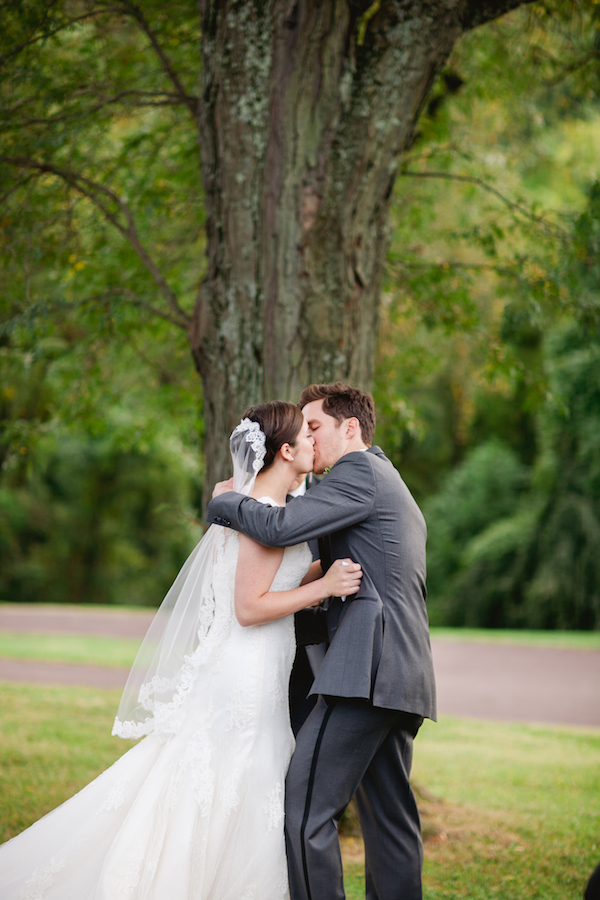 dainty-wedding-with-pops-of-pink