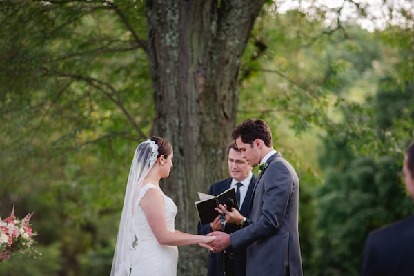 dainty-wedding-with-pops-of-pink