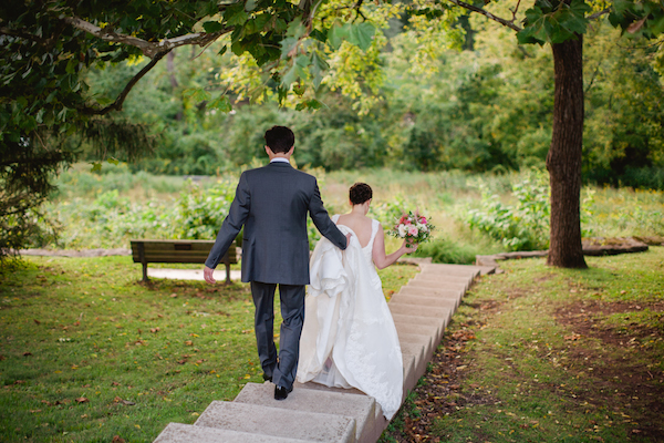 dainty-wedding-with-pops-of-pink