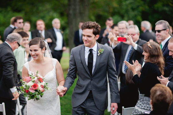 dainty-wedding-with-pops-of-pink