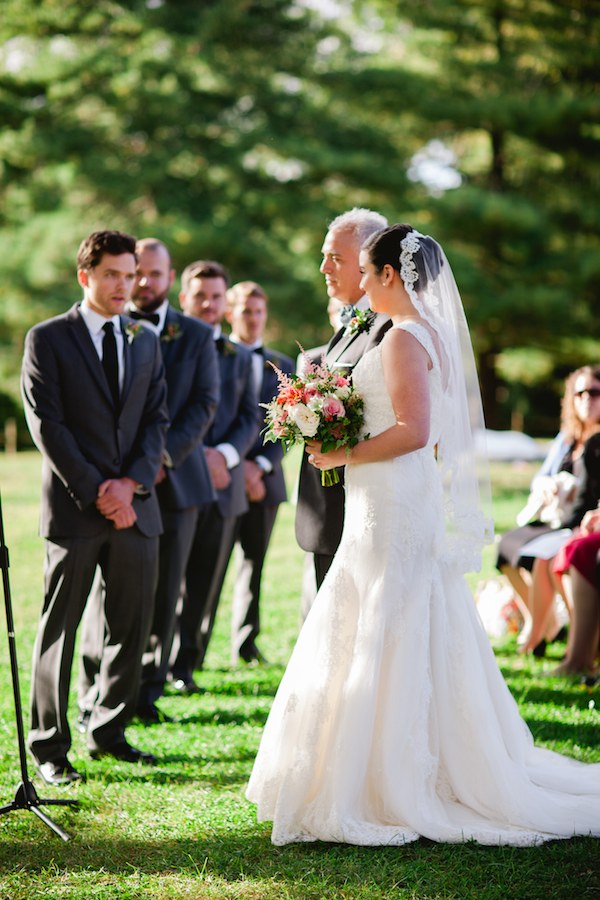 dainty-wedding-with-pops-of-pink