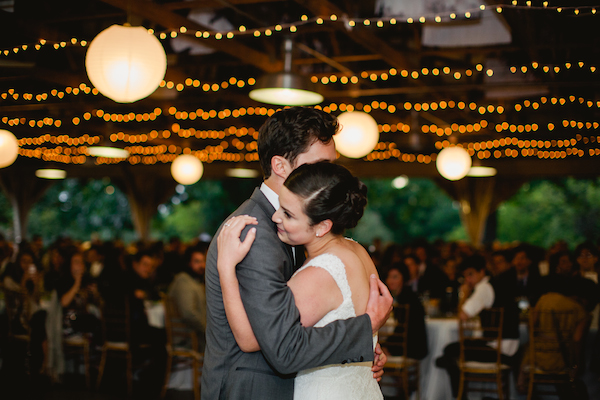 dainty-wedding-with-pops-of-pink