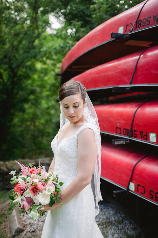 dainty-wedding-with-pops-of-pink