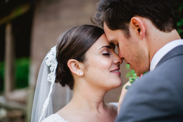 dainty-wedding-with-pops-of-pink