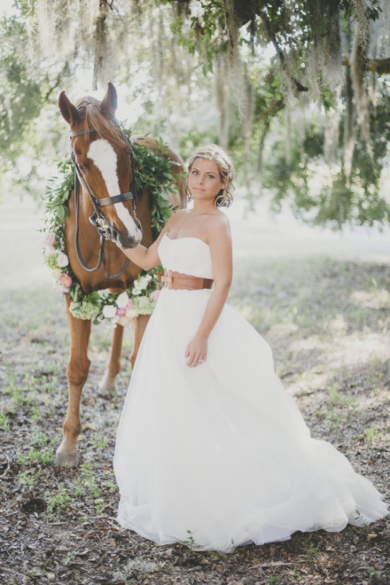 equestrian-themed-wedding-must-haves