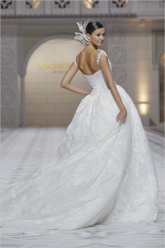 2015-pronovias-bridal-show-in