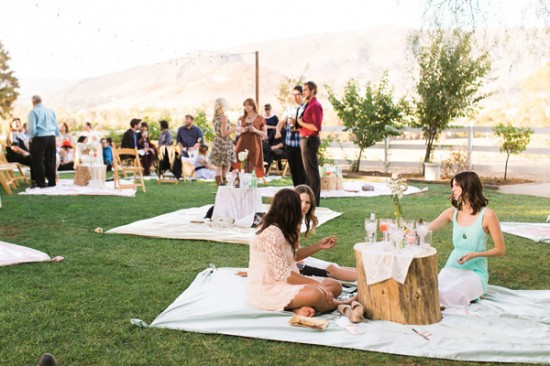 bacon-and-eggs-picnic-wedding-reception