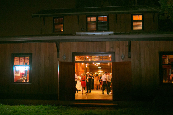 handcrafted-barn-wedding-in-vancouver