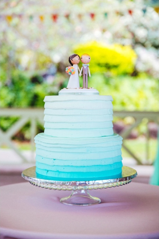 blue ombre wedding cake