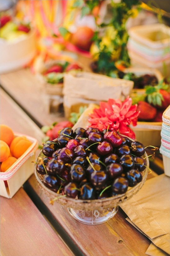 fruit and dessert table