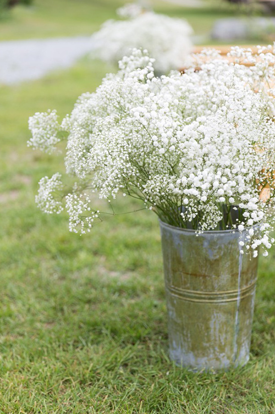 babys breath aisle decor