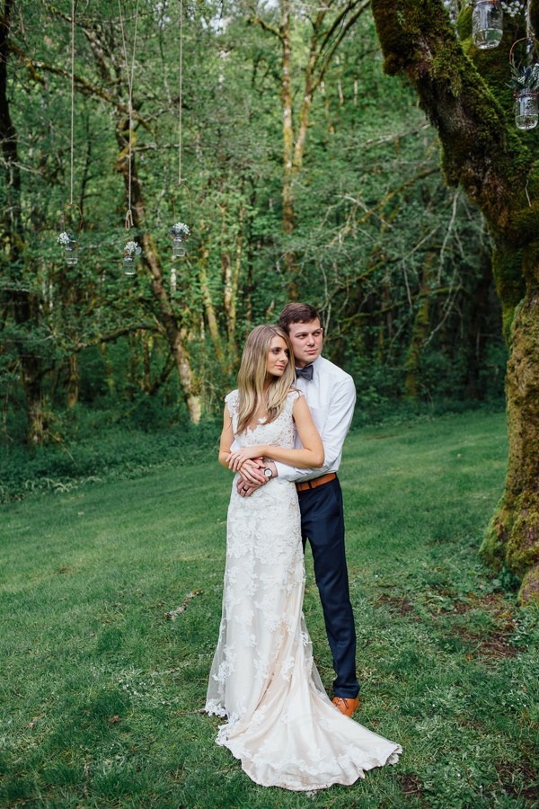 rainy-and-ravishing-rustic-wedding