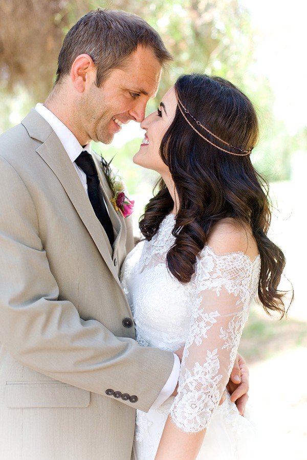 boho-pretty-plum-wedding