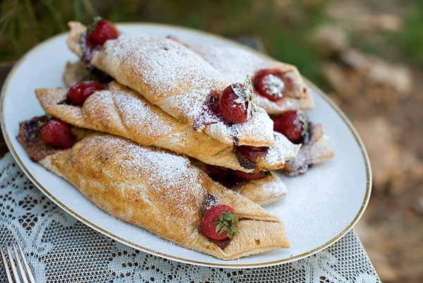 boho-pretty-plum-wedding