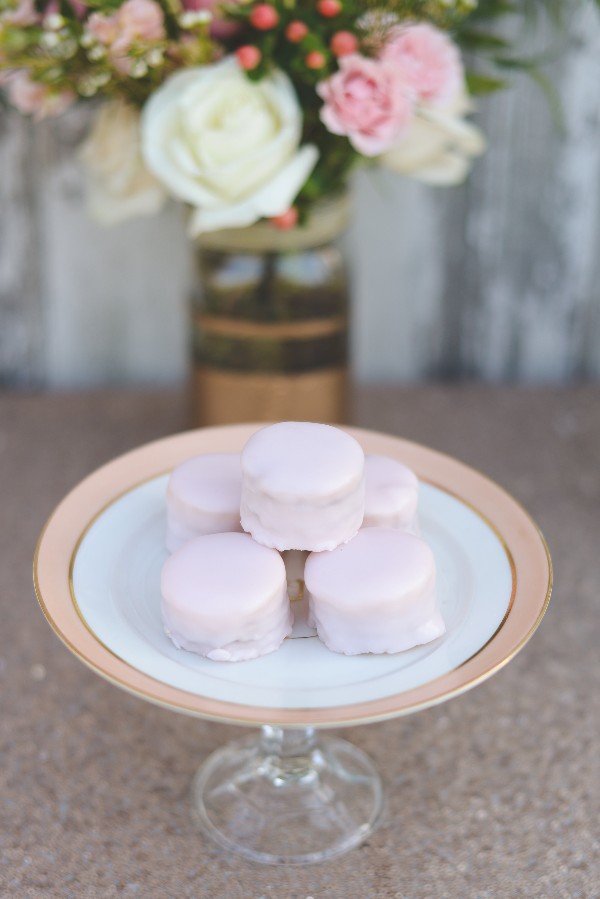 make-a-statement-with-your-sweets-table