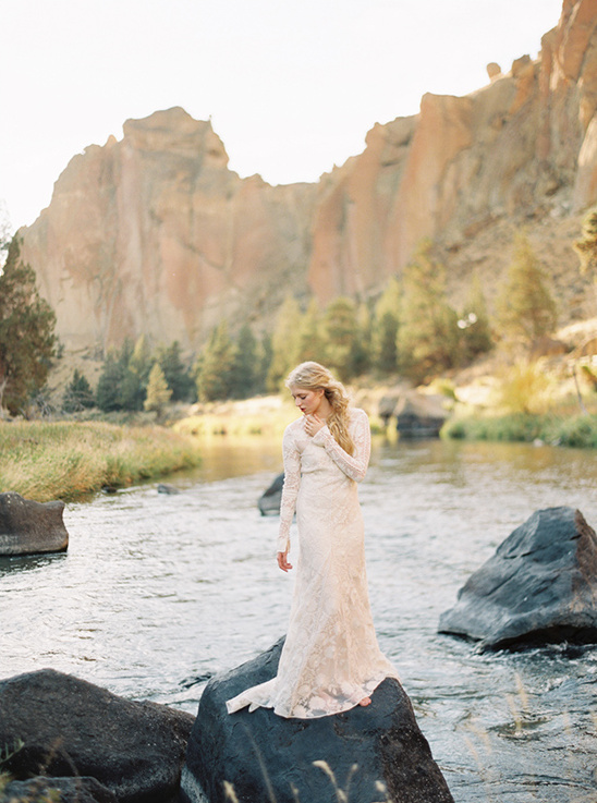 Earthy romantic bride