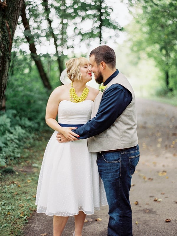 thrifted-yellow-and-navy-wedding