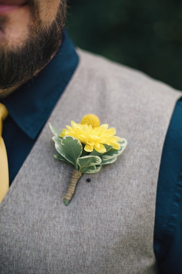 thrifted-yellow-and-navy-wedding