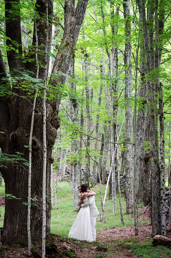 quiet-wedding-in-the-woods-at-the