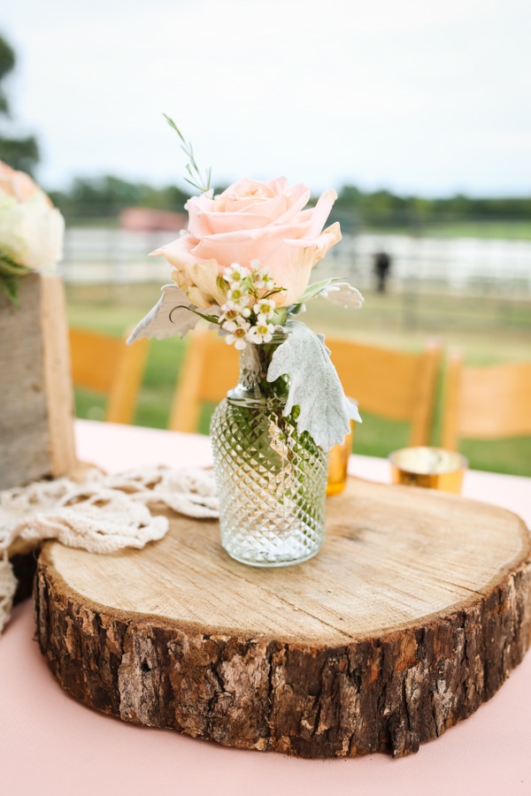 peach-and-white-nostalgic-wedding