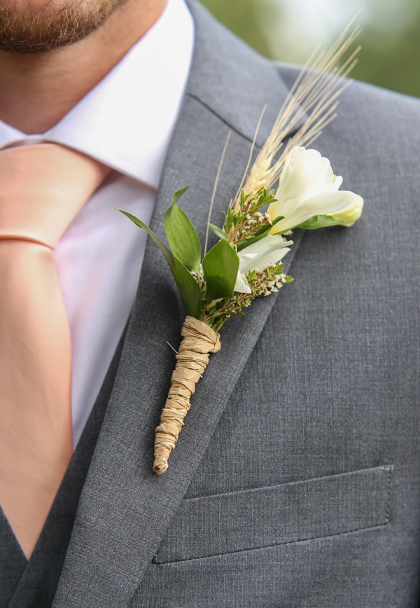 peach-and-white-nostalgic-wedding