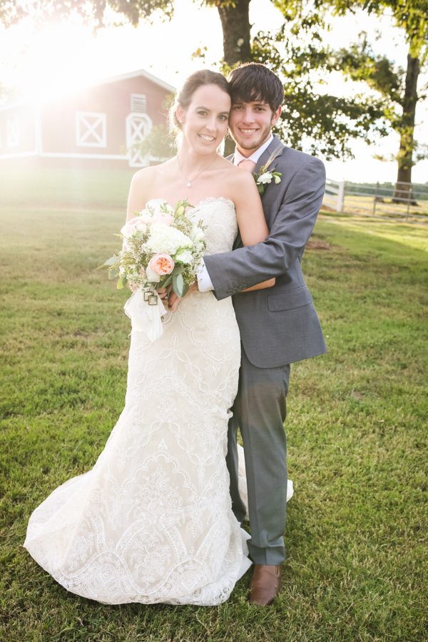 peach-and-white-nostalgic-wedding