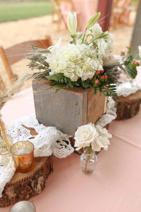 peach-and-white-nostalgic-wedding