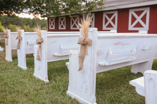 peach-and-white-nostalgic-wedding