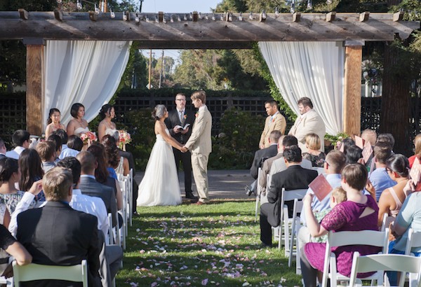 sweet-tooth-peach-wedding