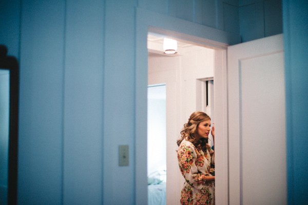 evening-wedding-in-a-barn