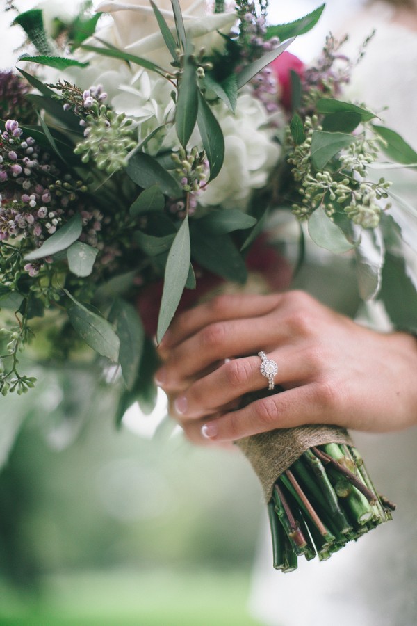 evening-wedding-in-a-barn