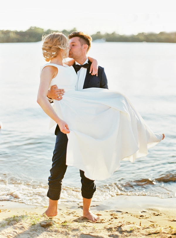 modern-vintage-wedding-on-the-beach