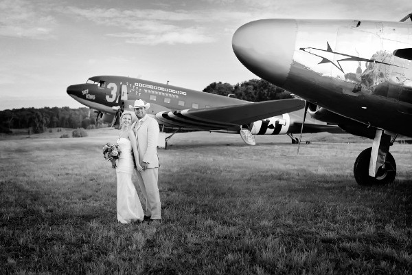 rustic-and-retro-airport-wedding