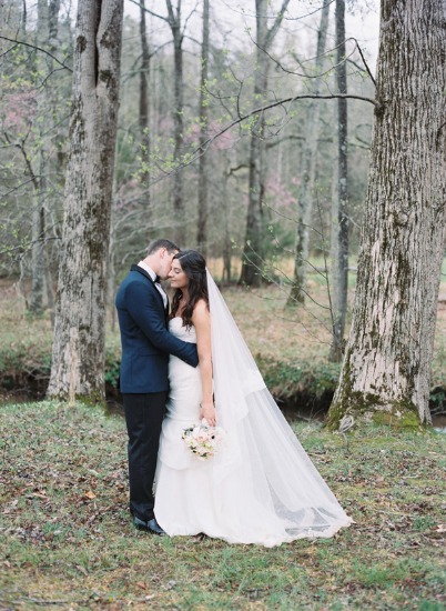 cloudy-but-cute-rustic-wedding