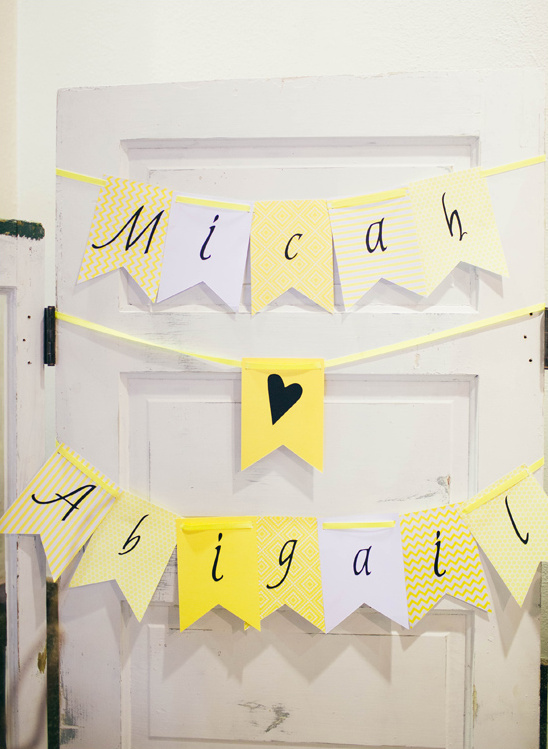 mini bunting sign @weddingchicks